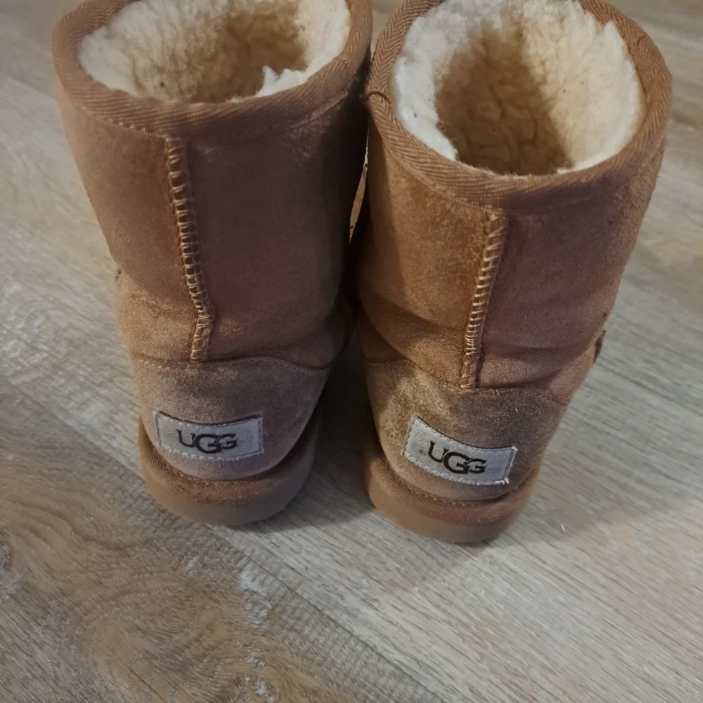 UGG Kids Chestnut Plush Shearling Boots Size 1